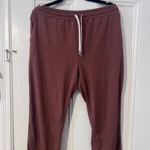 Maroon colored Vuori miles joggers xl
